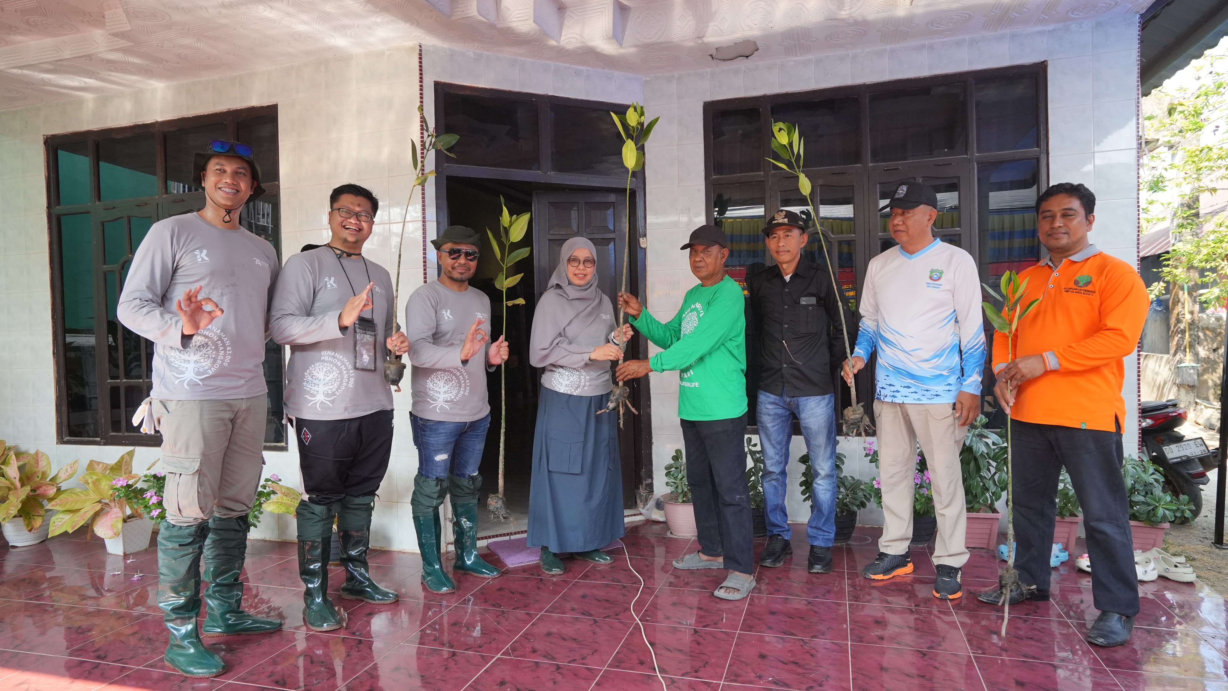 Perkuat Ekosistem Pesisir, Kalla Toyota Tanam 43.000 Pohon Mangrove dalam Rangka HUT KALLA ke-74